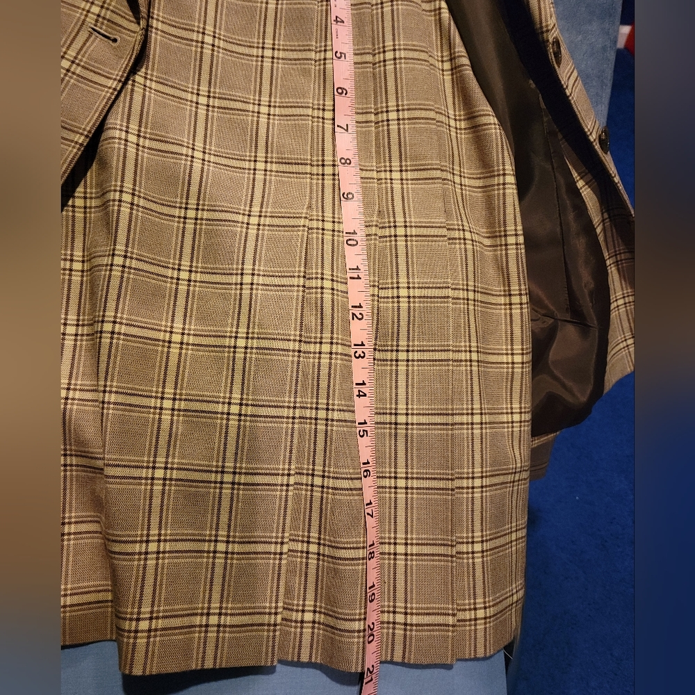 170. Tahari skirt set - Picture 6 of 6